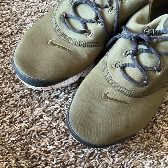 Nike shoes - Picture 12 of 12